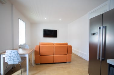 Carlton Close, City Centre, Loughborough - Image 2