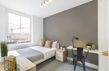 Moorland Road, Hyde Park, Leeds - Image 3