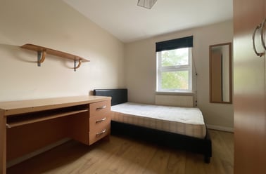 Carlton Close, City Centre, Loughborough - Image 2