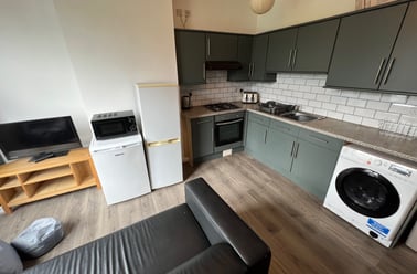 Beechwood Crescent, Burley, Leeds - Image 3