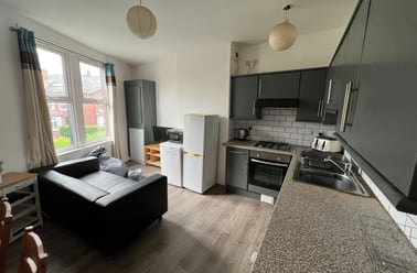 Beechwood Crescent, Burley, Leeds - Image 2