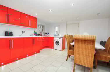 Kirkstall Lane, Headingley, Leeds - Image 2