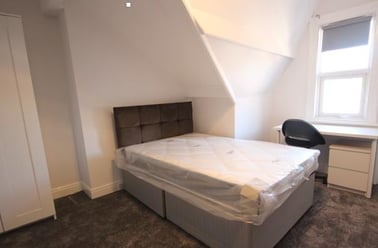 Manor Drive, Hyde Park, Leeds - Image 3