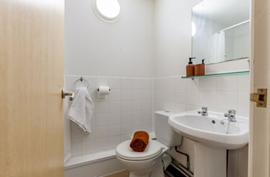 Ensuite, Leighton Hall, Leighton Street, City Centre, Preston - Image 3