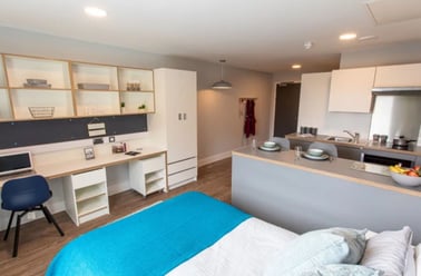 Deluxe Studio, West Way Square, 5 West Way Square, Cowley, Oxford - Image 2