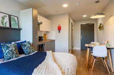 Superior Studio Terrace, West Way Square, 5 West Way Square, Cowley, Oxford - Image 2