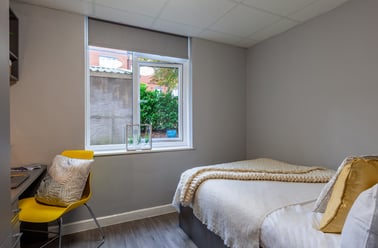 Deluxe Ensuite, Allen Court, 1 Cromwell Range, Fallowfield, Manchester - Image 2