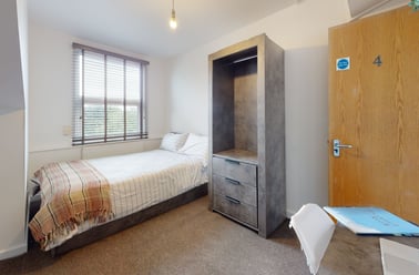 Moorland Avenue, Hyde Park, Leeds - Image 2