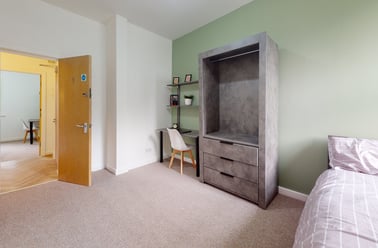 Moorland Avenue, Hyde Park, Leeds - Image 2