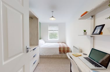 St Anns Court, Kirkstall, Leeds - Image 3