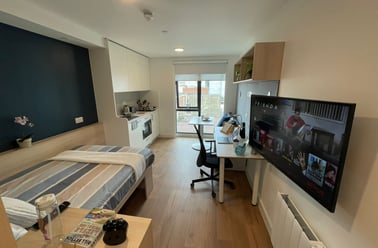 Premium Plus, Unilife High Street, 12-14 High Street, City Centre, Southampton - Image 3