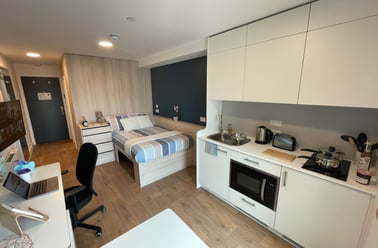 Premium Plus, Unilife High Street, 12-14 High Street, City Centre, Southampton - Image 3