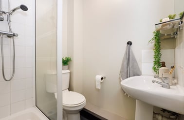 Gold Studio, St Peters Court, Midland Way, Lenton, Nottingham - Image 2