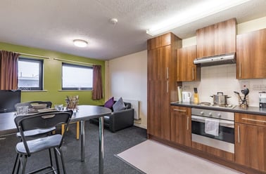 Classic 2 Bed Ensuite, The Pinnacles, Broad Street, City Centre, Sheffield - Image 2