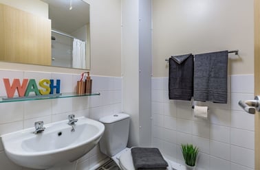 Classic 3 Bed Ensuite, The Pinnacles, Broad Street, City Centre, Sheffield - Image 3