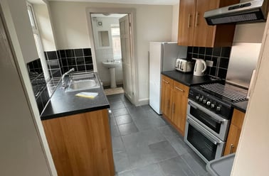 Bethnal Green, Newland, Hull - Image 2