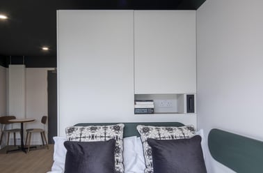 Platinum Studio Canal View, The Keel Houses, 8 Lower Gilmore Place, Fountainbridge, Edinburgh - Image 3