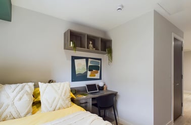 Luxury Ensuite, Crown Place, St Ann's Well Road, The Old Meadows, Nottingham - Image 2