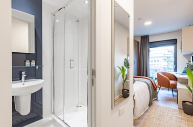 Classic Plus Ensuite, The Place, 33 Queens Road, City Centre, Nottingham - Image 2