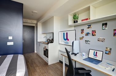 Premium Plus, Bargate House, 31 High Street, City Centre, Southampton - Image 3