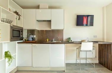 Classic Plus Studio, Gallery Apartments, 2 Port Dundas Place, City Centre, Glasgow - Image 2