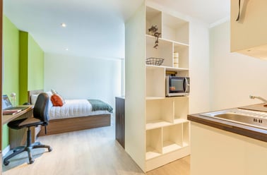 Deluxe Plus Studio, Gallery Apartments, 2 Port Dundas Place, City Centre, Glasgow - Image 2