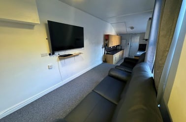 West Parade, West End, Lincoln - Image 2