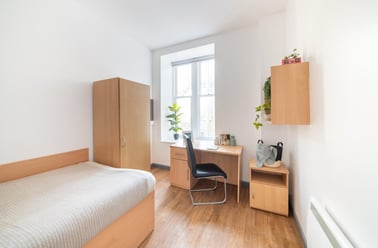 Bronze Double Room, Alexandra Hall, Victoria Terrace, Central, Aberystwyth - Image 2