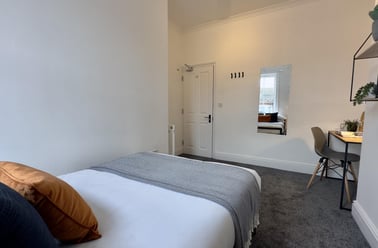 West Parade, West End, Lincoln - Image 2