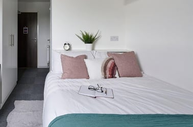 Deluxe Ensuite, Frobisher House, 64-66 Ebrington Street, Mutley, Plymouth - Image 3