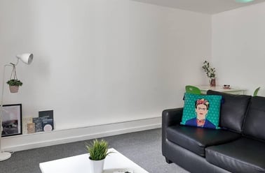 Deluxe Studio, Frobisher House, 64-66 Ebrington Street, Mutley, Plymouth - Image 2
