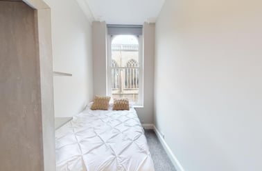 St Nicholas Street, City Centre, Bristol - Image 3