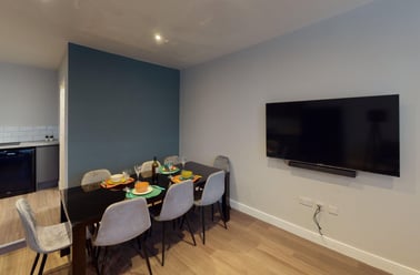 Gloucester Road, Cotham, Bristol - Image 2