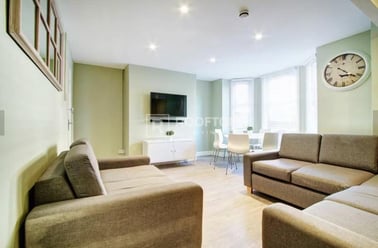 Queens Road, Hyde Park, Leeds - Image 3