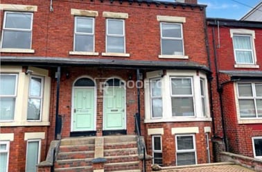 Queens Road, Hyde Park, Leeds - Image 2