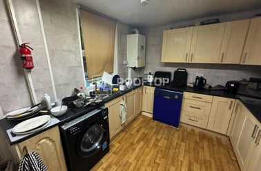 Norwood Terrace, Hyde Park, Leeds - Image 3