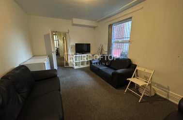 Hanover Square, Woodhouse, Leeds - Image 3