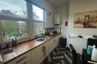 Belle Vue Road, Hyde Park, Leeds - Image 3