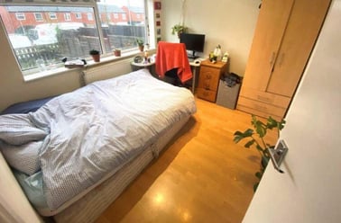 Hyde Park Close, Hyde Park, Leeds - Image 2