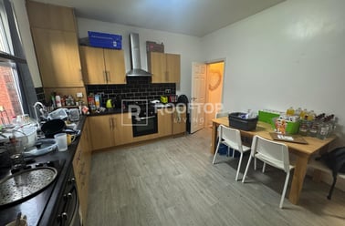 Chestnut Avenue, Hyde Park, Leeds - Image 2