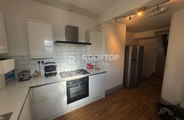 Ebberston Terrace, Hyde Park, Leeds - Image 3