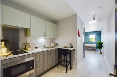 Luxury Studio with Courtyard, Crown Place, St Ann's Well Road, The Old Meadows, Nottingham - Image 3