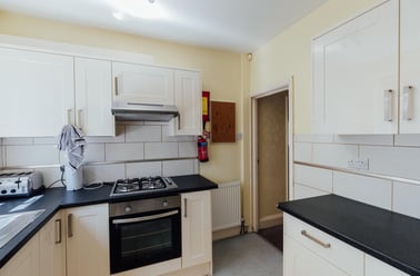 Oaklands Avenue, City Centre, Loughborough - Image 3