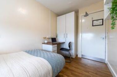 Silver Non Ensuite, Garth Heads, Off Melbourne Street, City Centre, Newcastle - Image 2