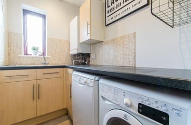 Victoria Court Mews, Hyde Park, Leeds - Image 3