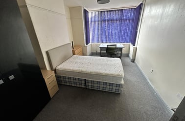 Mayville Avenue, Hyde Park, Leeds - Image 3