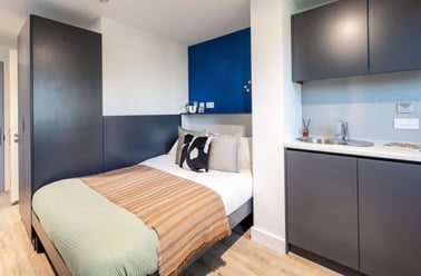 Superior Plus Studio, Hollis Wharf, Lower Bristol Road, Oldfield Park, Bath - Image 2