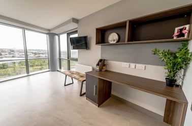 Deluxe Tower Studio, Scotway House, 165 Castlebank Street  , Broomhill, Glasgow - Image 2