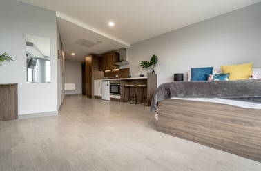 Deluxe Tower Studio, Scotway House, 165 Castlebank Street  , Broomhill, Glasgow - Image 3