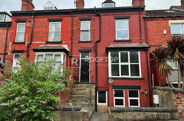 Brudenell View, Hyde Park, Leeds - Image 2